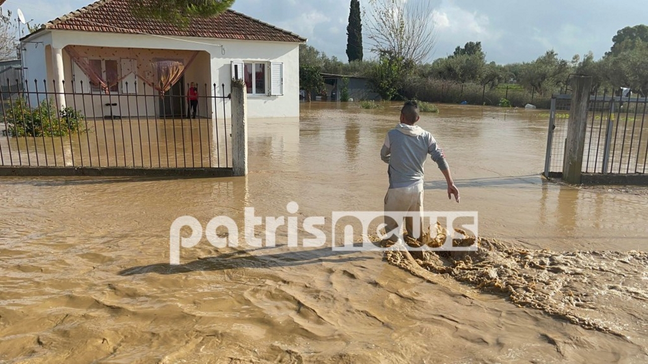 Καιρός: Πλημμύρες στην Ηλεία – Εκκενώθηκε σχολείο και παιδικός σταθμός, απεγκλώβισαν μαθητές με τρακτέρ