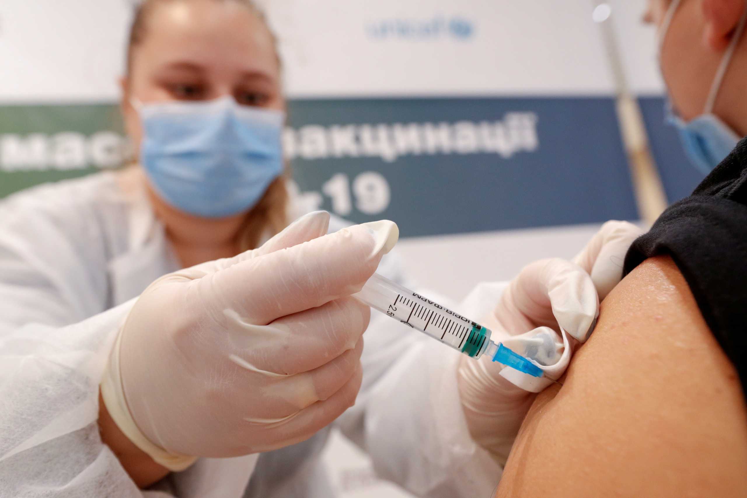 Κορονοϊός – Νίκος Τζανάκης: 1.000 έως 2000 λιγότερα κρούσματα κάθε μέρα με την τρίτη δόση του εμβολίου