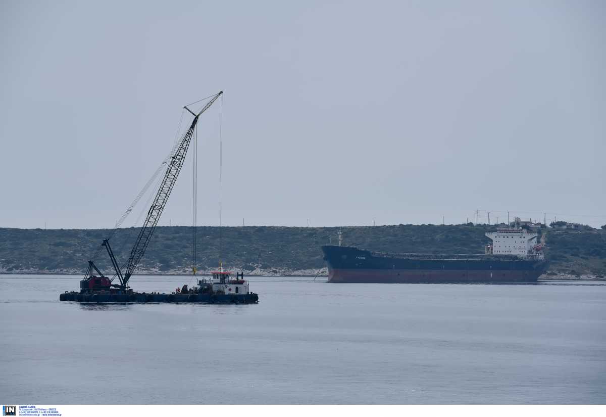Πιερία: Βυθίστηκε πλωτός γερανός στο λιμάνι του Πλαταμώνα – Μυστήριο με τα αίτια του συμβάντος