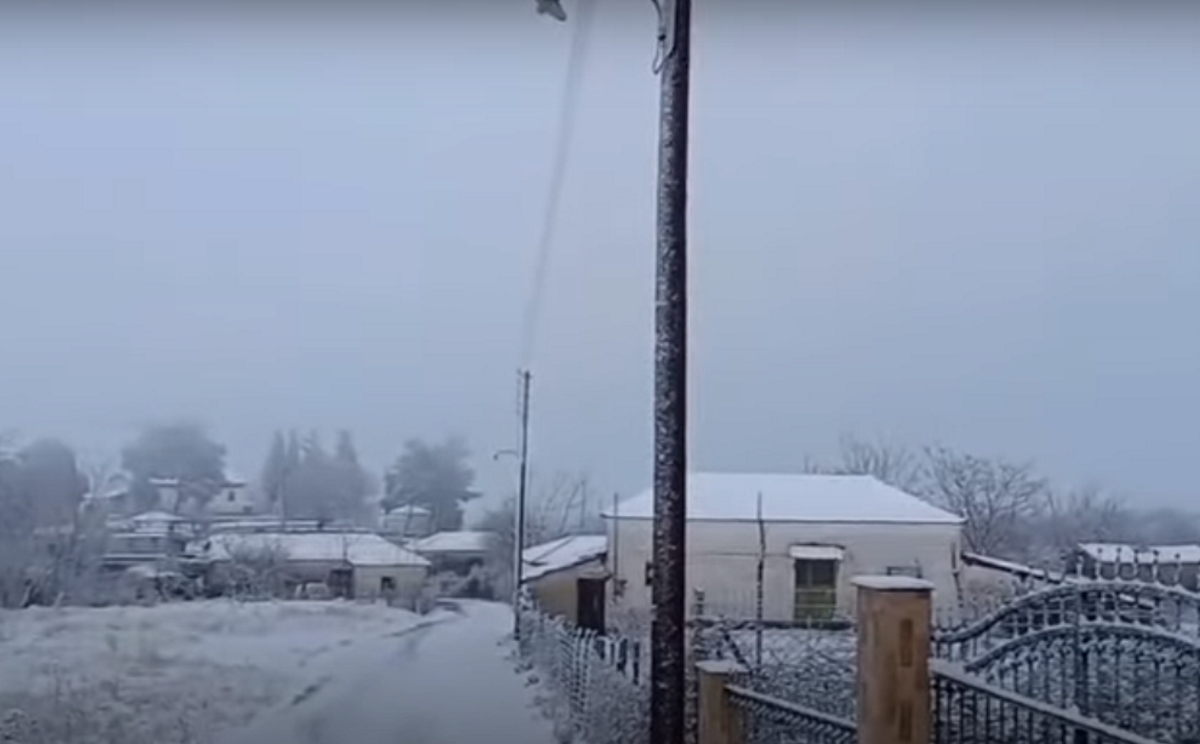 Καιρός: Στα λευκά αρκετές περιοχές της Ελλάδας – Που χιονίζει