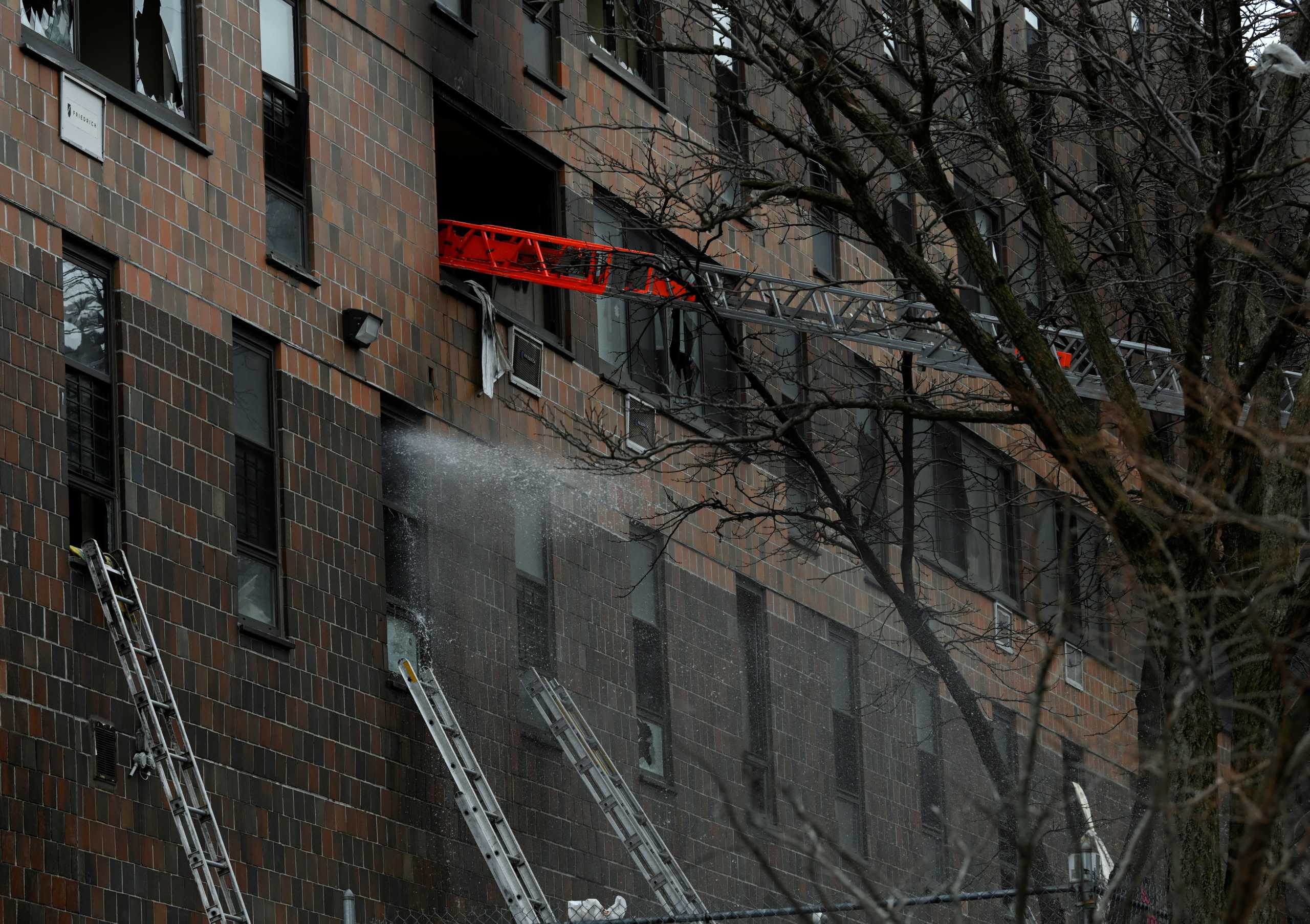 Νέα Υόρκη: Δεκάδες νεκροί από φωτιά στο Μπρονξ – Ανάμεσά τους και παιδιά