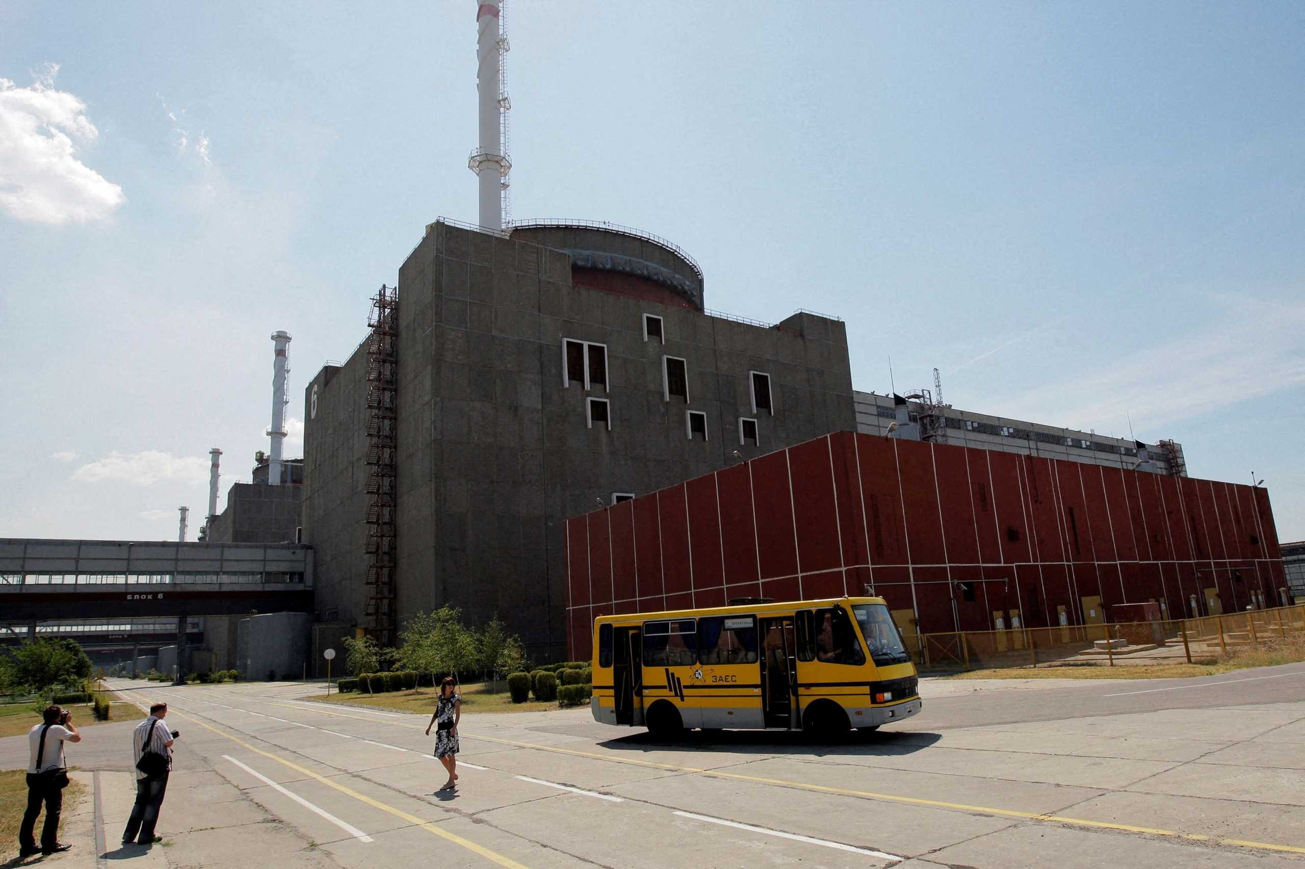 FILE PHOTO: A general view of the Zaporizhzhia nuclear power station in Ukraine in this June 12, 2008 file photo. REUTERS