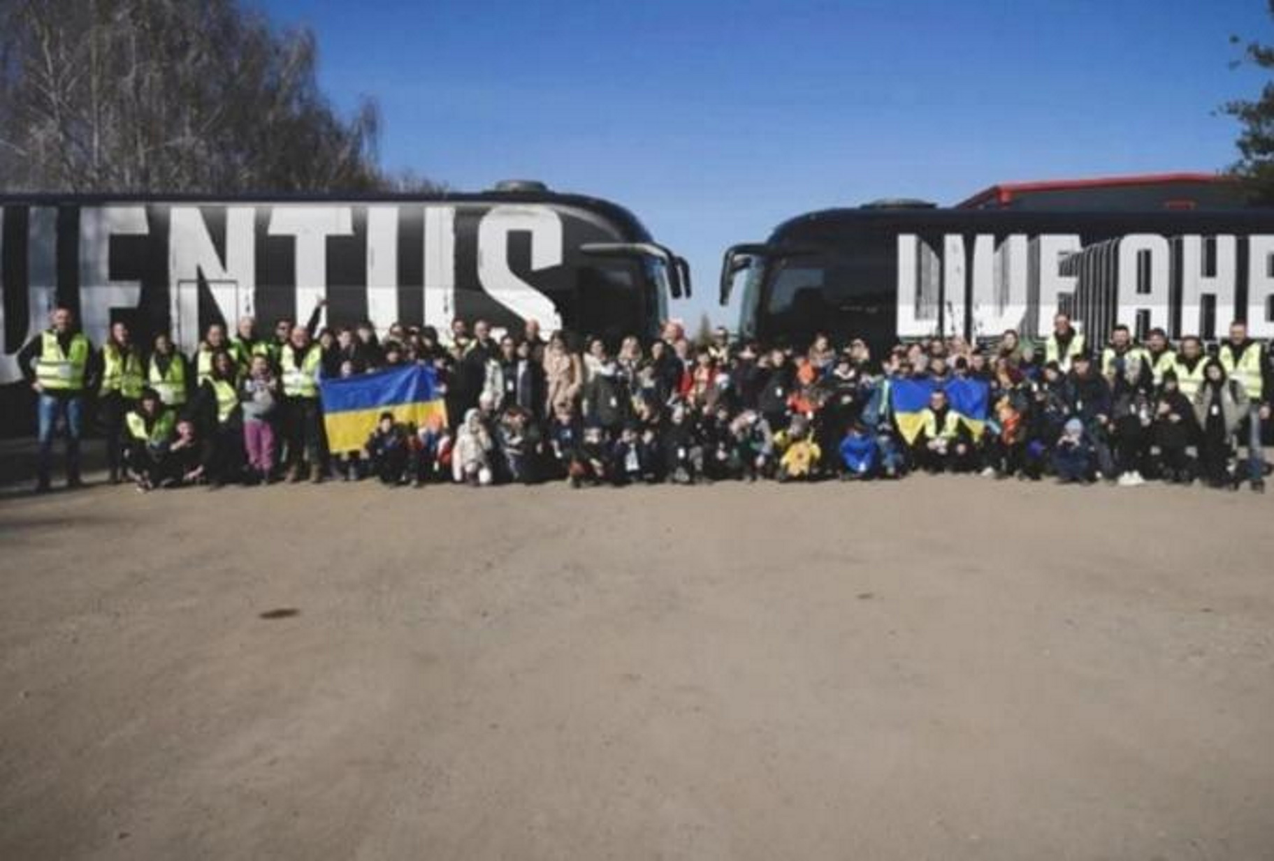 Πόλεμος στην Ουκρανία: Η Γιουβέντους μίσθωσε πούλμαν για να μεταφέρουν πρόσφυγες στην Ιταλία