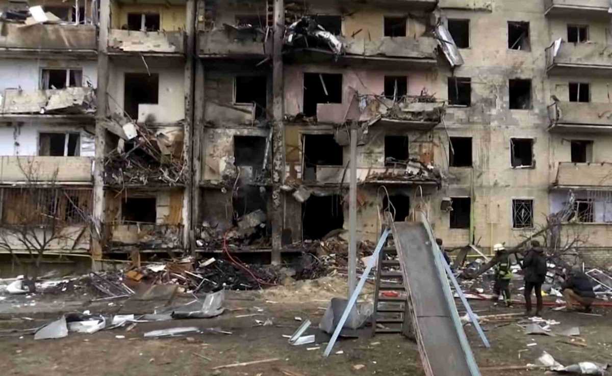 Πόλεμος στην Ουκρανία: «Φρούριο» το Κίεβο με τους κατοίκους του αποφασισμένους να το υπερασπιστούν