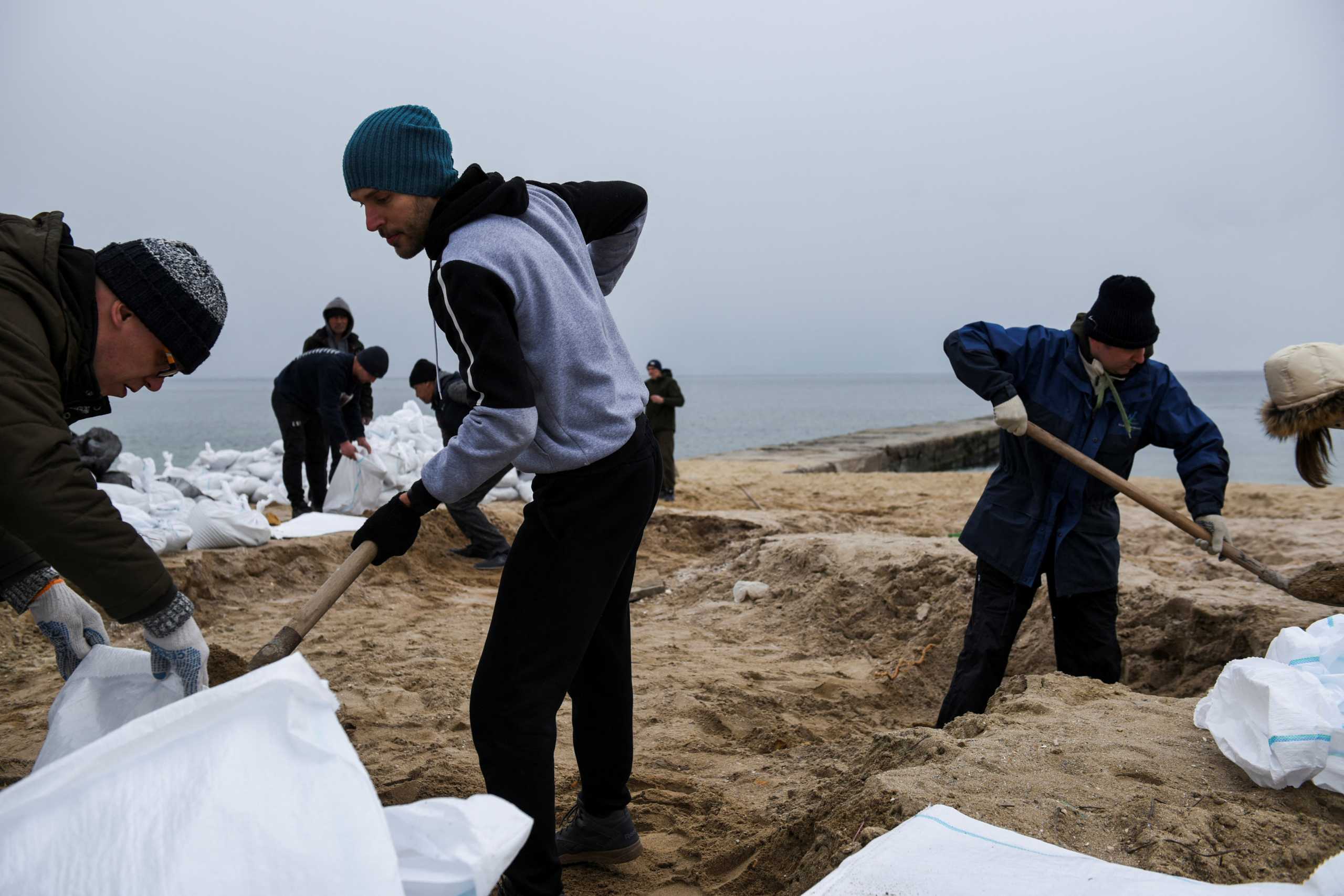 Volunteers fill sandbags, during Russia's invasion of Ukraine, on a beach in the city of Odessa, Ukraine, March 7, 2022. REUTERS