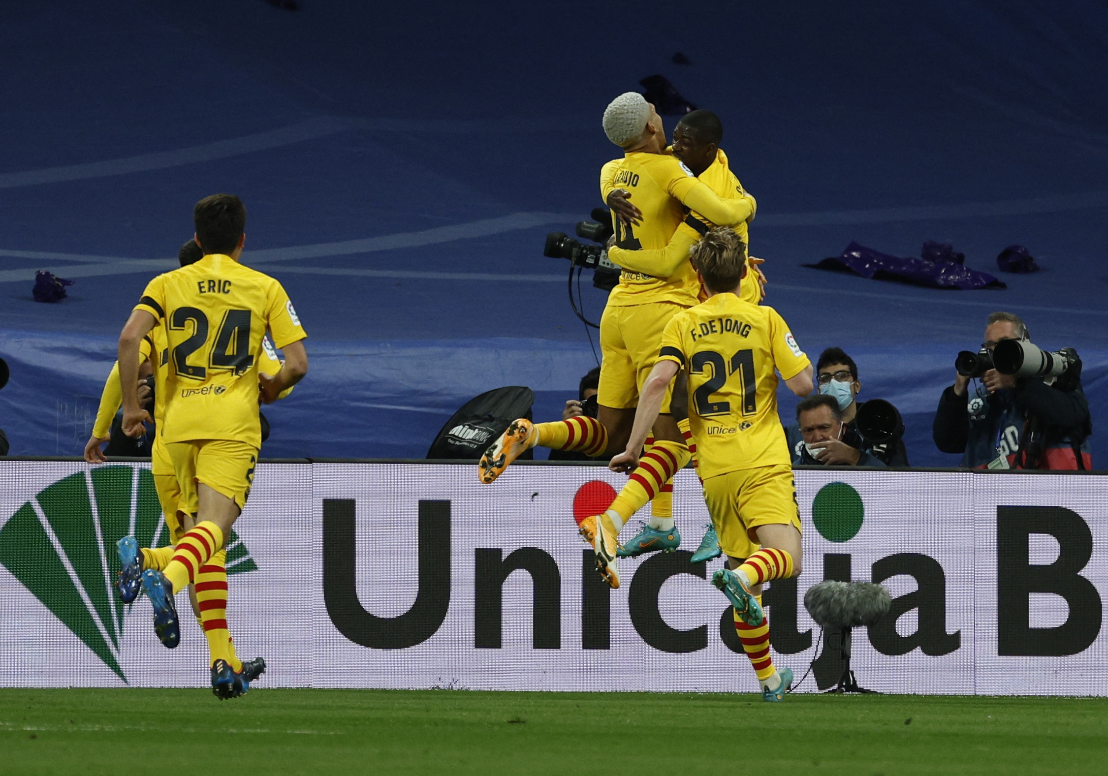 Soccer Football - LaLiga - Real Madrid v FC Barcelona - Santiago Bernabeu, Madrid, Spain - March 20, 2022 FC Barcelona's Ronald Araujo celebrates scoring their second goal with teammates REUTERS