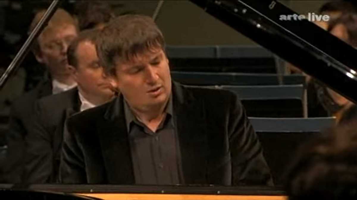 Πόλεμος στην Ουκρανία: Διάσημος Ρώσος πιανίστας στηρίζει την εισβολή και προκαλεί αγανάκτηση