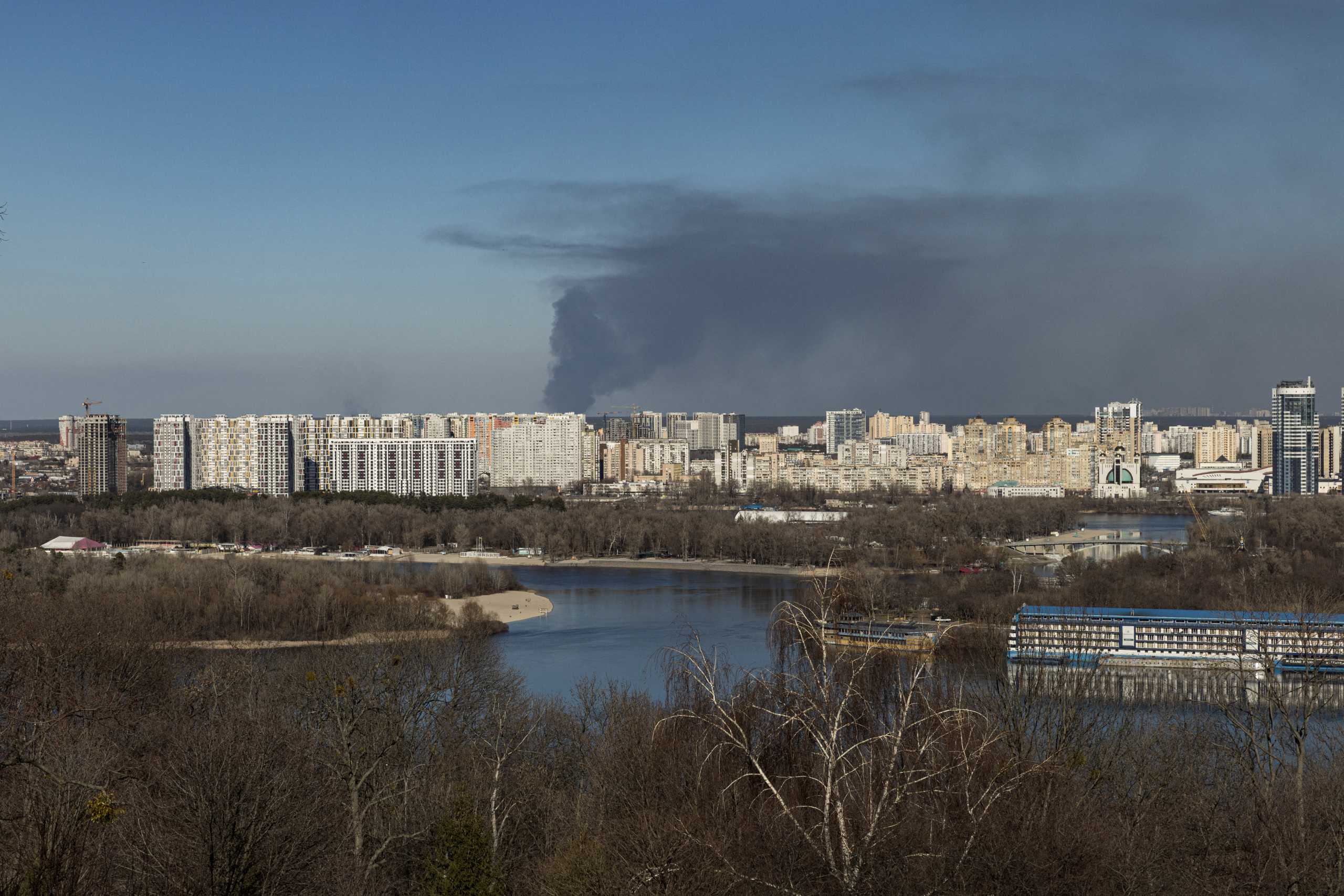 Πόλεμος στην Ουκρανία: Νέο μπαράζ βομβαρδισμών από τους Ρώσους – «Η Μαριούπολη γίνεται καμένη γη»