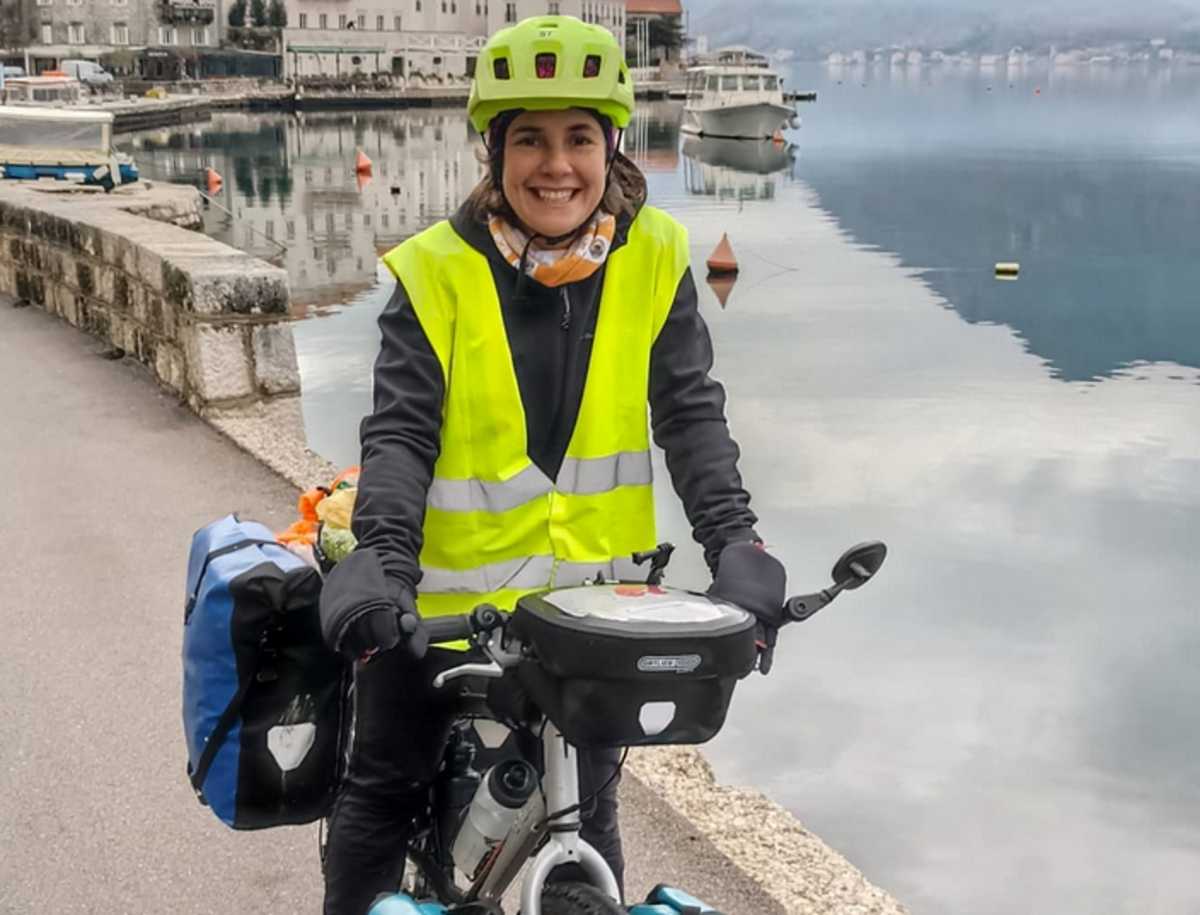 Θεσσαλονίκη: Γνωρίστε την γλυκιά ποδηλάτισσα που παίρνει ένα ευρώ για κάθε χιλιόμετρο που διανύει