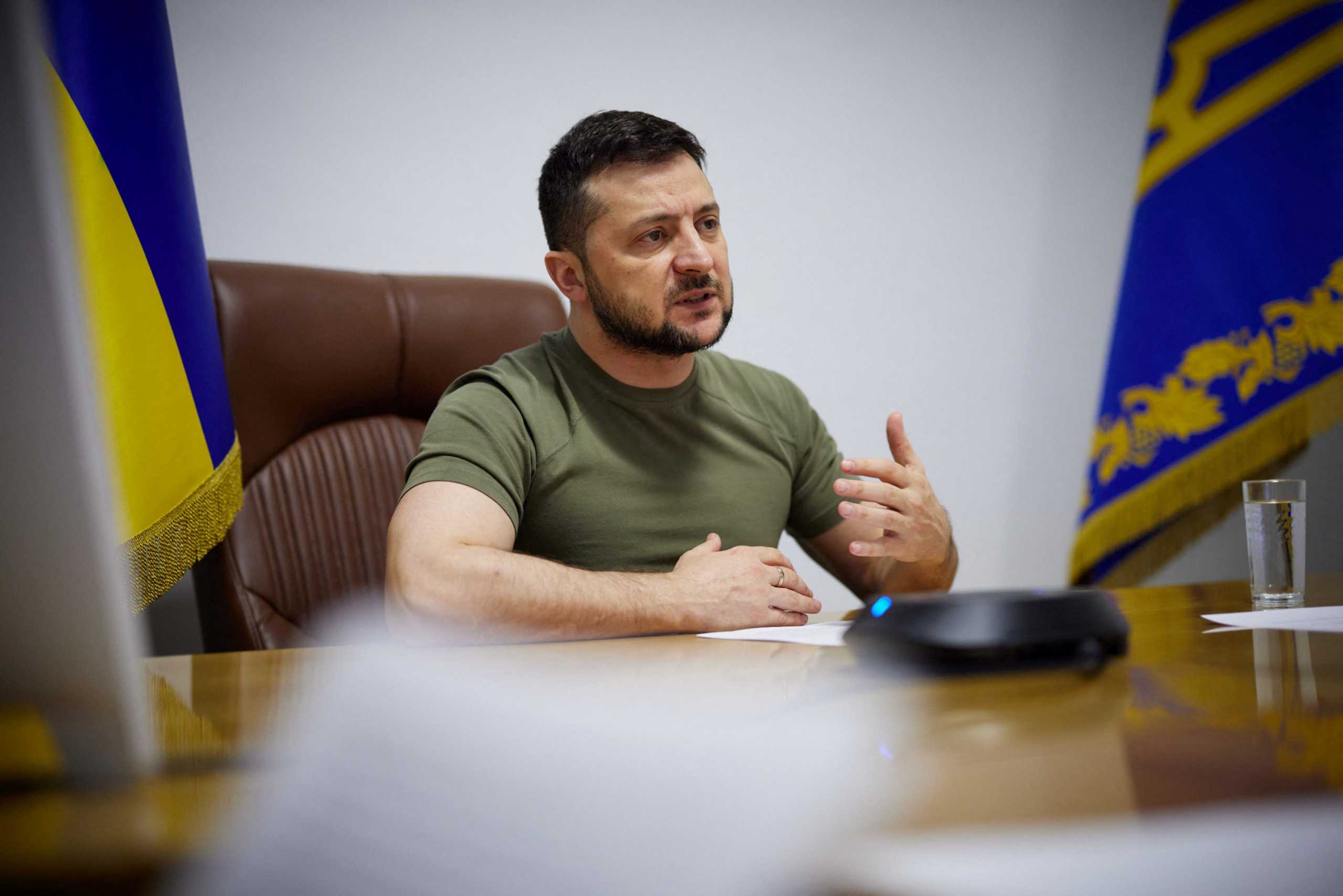 Πόλεμος στην Ουκρανία: Εκνευρισμένος με τη Δύση ο Ζελένσκι – Ζητά όπλα και ρωτά: «Φοβάστε τη Ρωσία;»