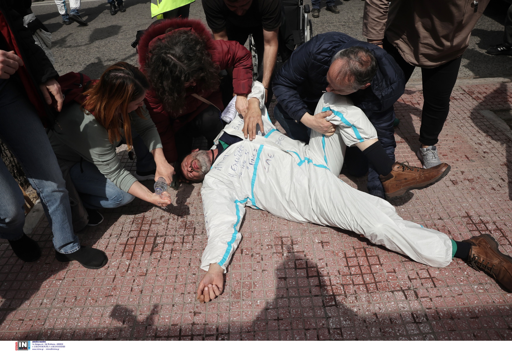 Ένταση στο συλλαλητήριο των υγειονομικών στο κέντρο της Αθήνας