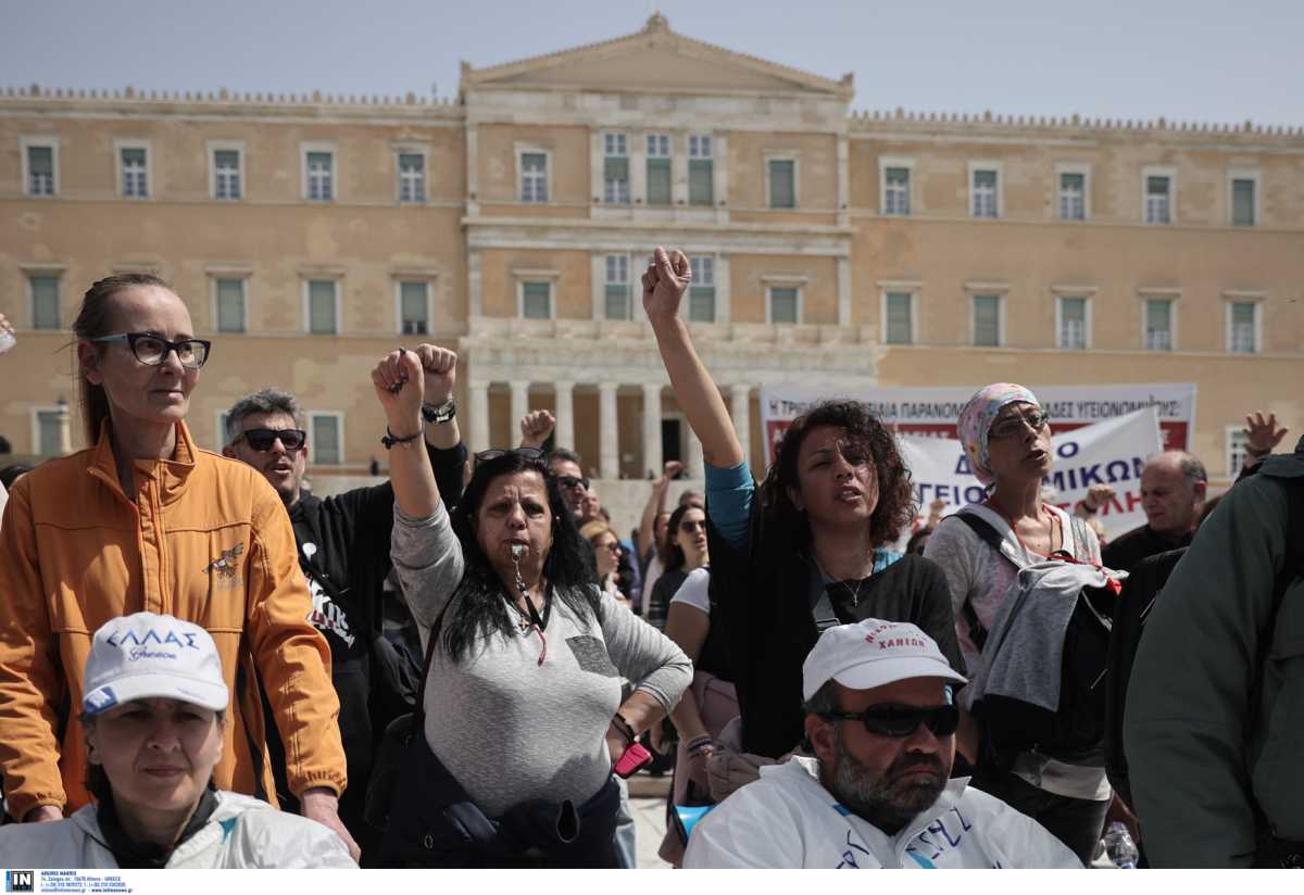 Απεργία: «Η ακρίβεια τσακίζει, αυξήστε τους μισθούς» – Ολοκληρώθηκαν οι συγκεντρώσεις ΓΣΕΕ, ΑΔΕΔΥ