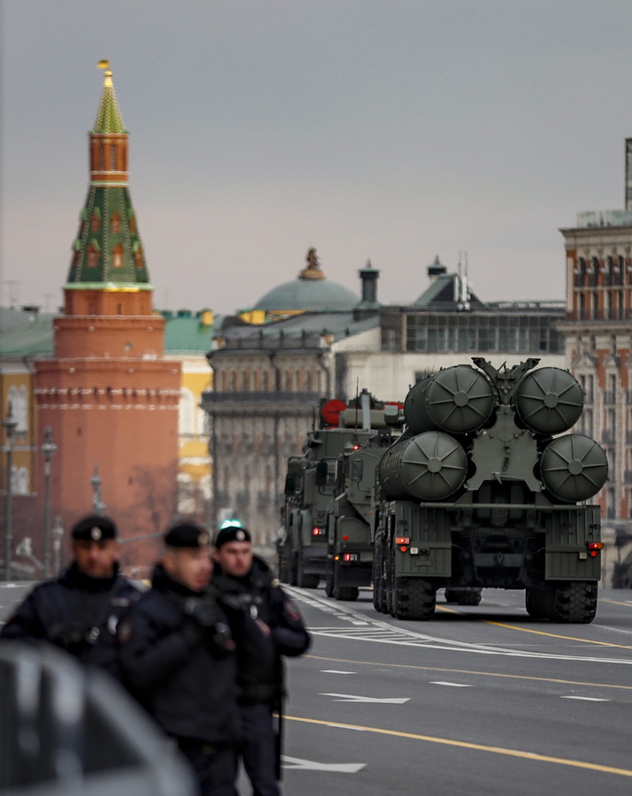 Ρωσία: Ο Πούτιν κάνει επίδειξη δύναμης – Πρόβα παρέλασης με τα πυρηνικά στους δρόμους της Μόσχας