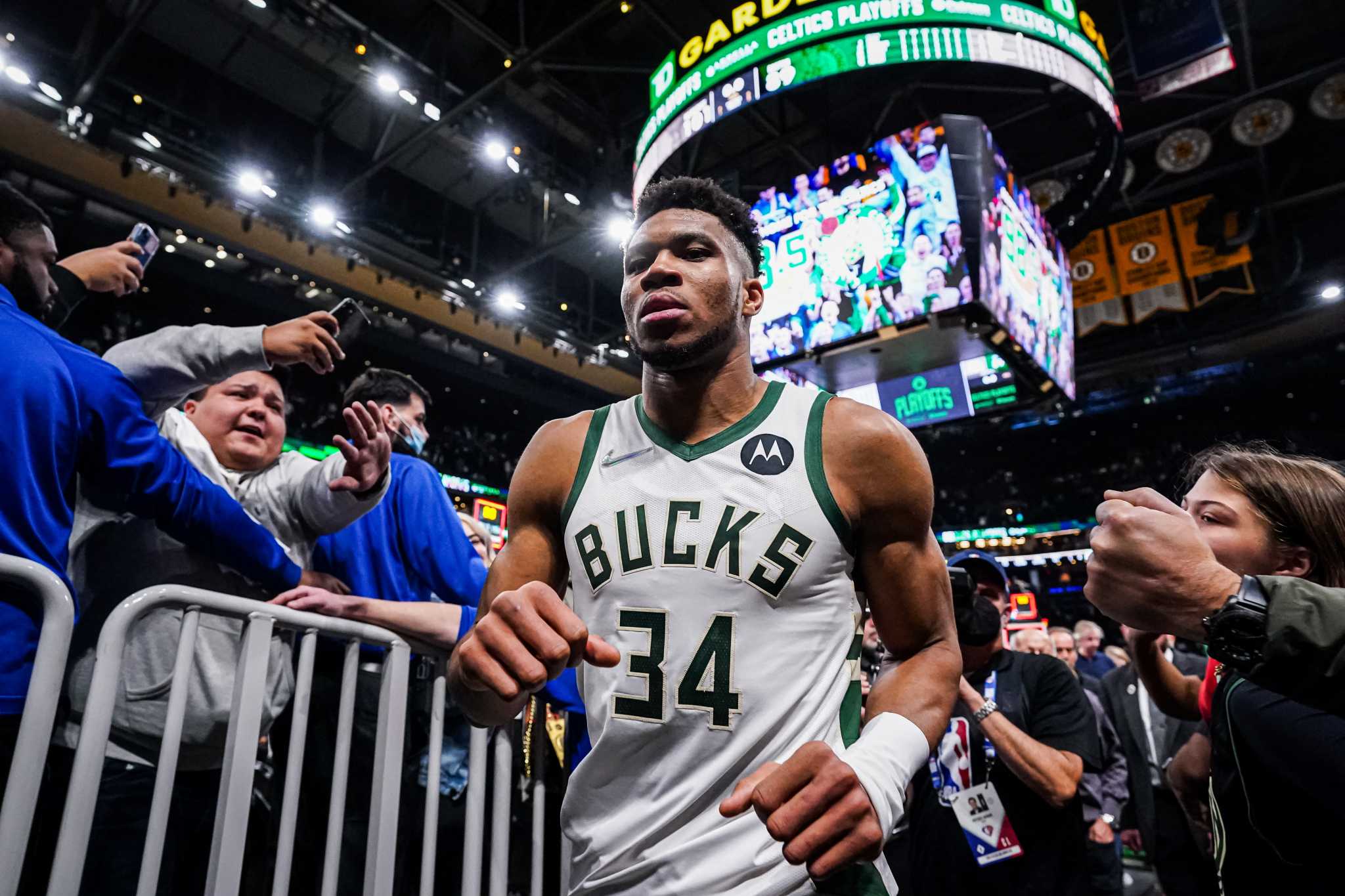 Милуоки нба. НБА – Милуоки Бакс. Giannis Antetokounmpo. Giannis Antetokounmpo NBA Final. Бостон Селтикс - Милуоки Бакс.