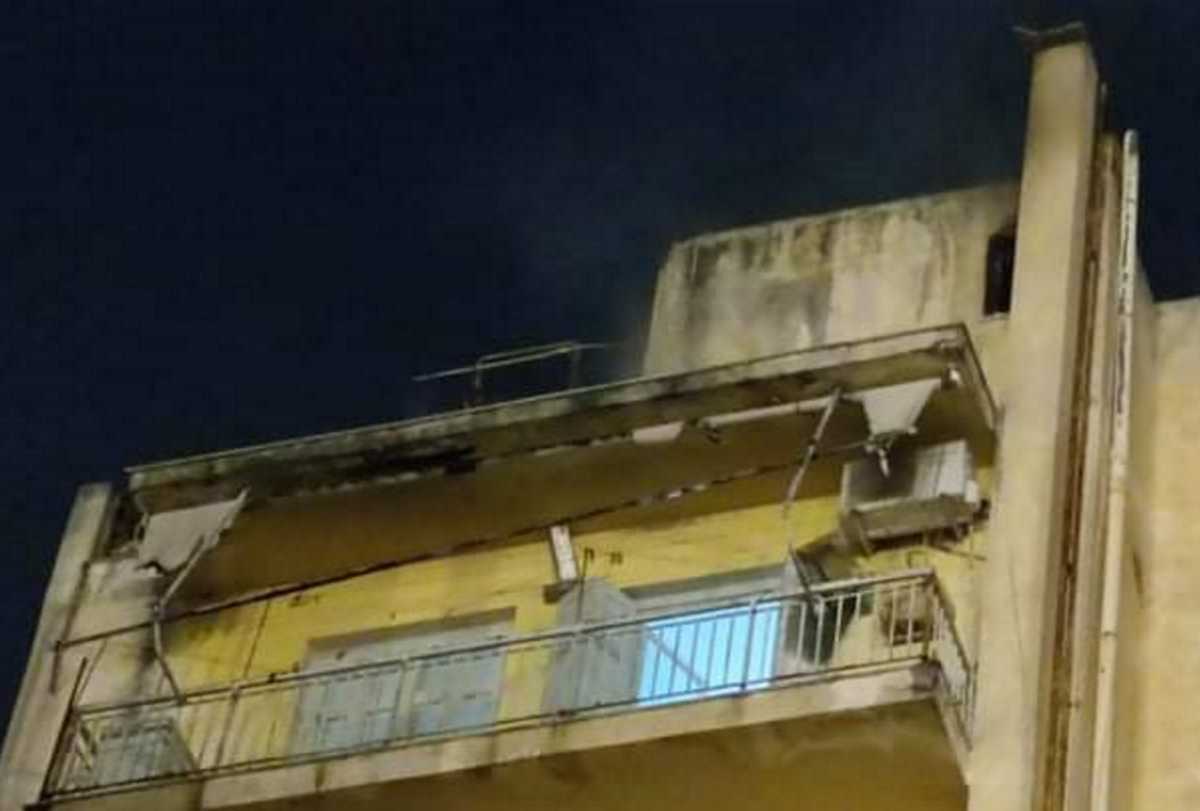 Αμπελόκηποι: Φωτιά σε δώμα πολυκατοικίας κοντά στη ΓΑΔΑ