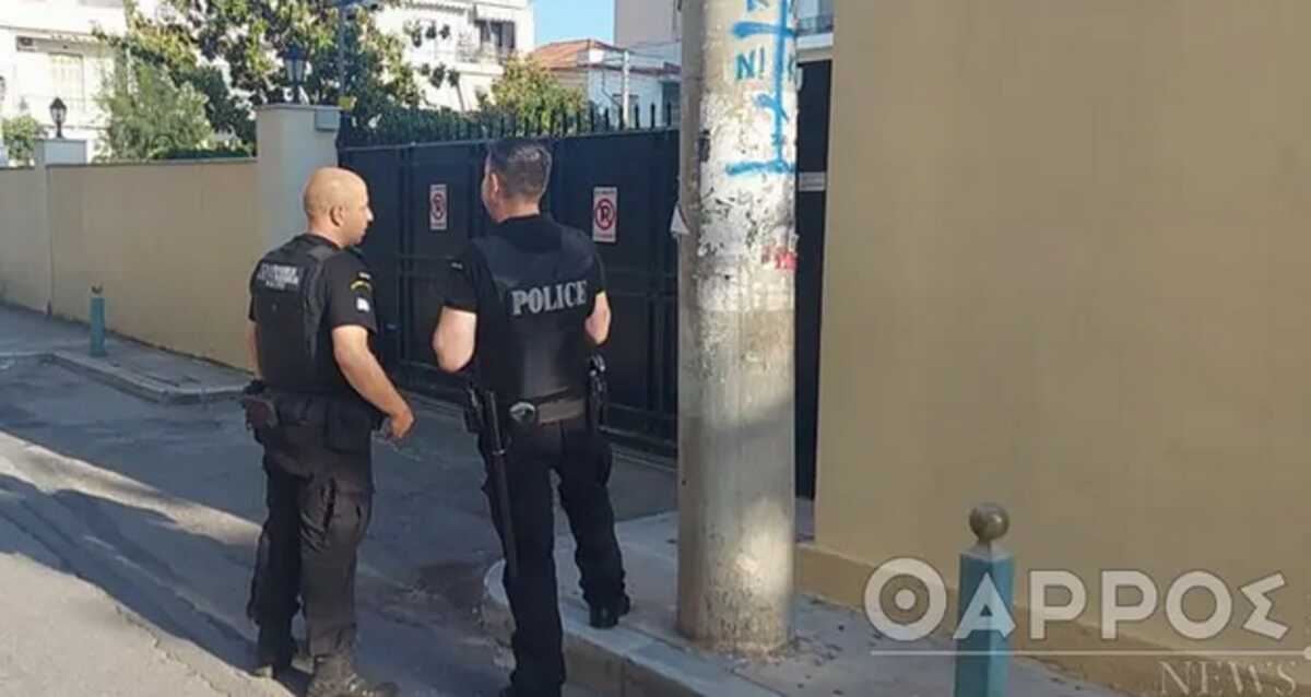 Καλαμάτα: Εισβολή με αυτοκίνητο στο προαύλιο τράπεζας – Εικόνες από την αποκλεισμένη περιοχή