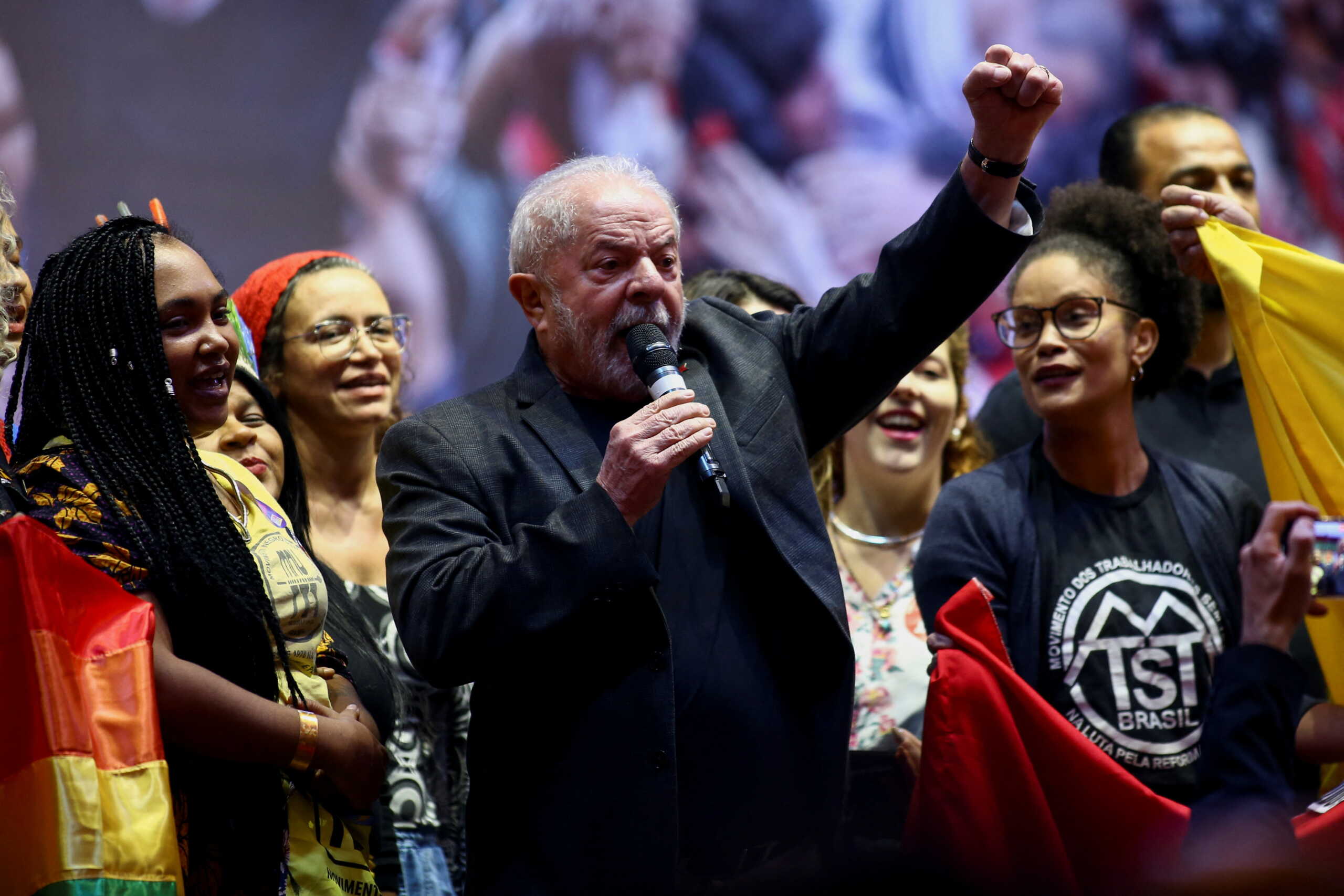 Βραζιλία: Ο Λούλα προηγείται με διψήφια διαφορά στις δημοσκοπήσεις του Μπολσονάριο
