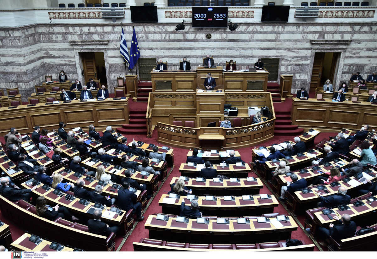 Βουλή: Κυρώθηκε στην Ολομέλεια ο κώδικας νομοθεσίας για μεταναστευτικό και προσφυγικό – Κατά όλη η αντιπολίτευση