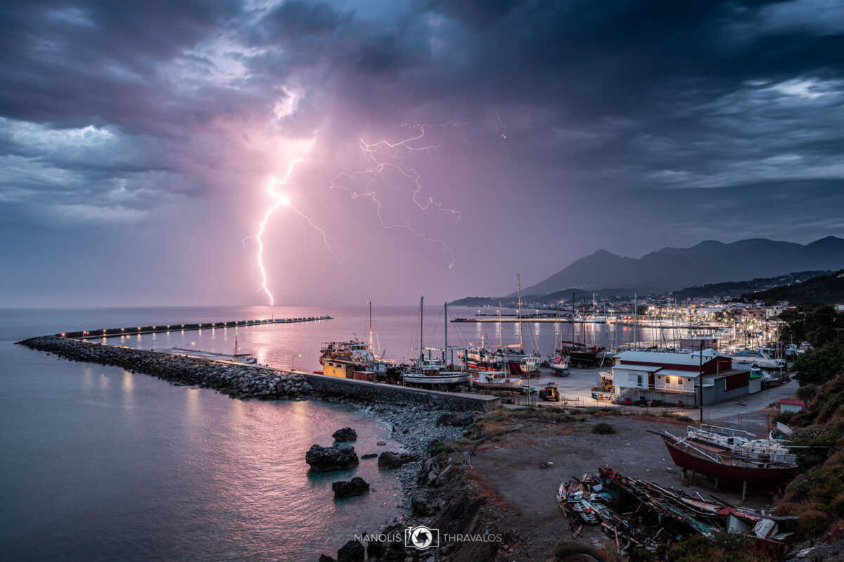 Κακοκαιρία Genesis: Φωτογραφίες – έργα τέχνης από καταιγίδα κεραυνών πάνω από το Αιγαίο