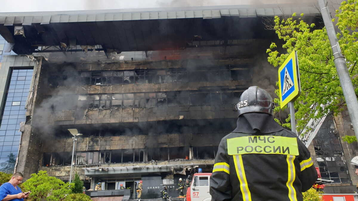 Ρωσία: Φωτιά σε επιχειρηματικό κέντρο της Μόσχας – 20 εγκλωβισμένοι στο κτήριο