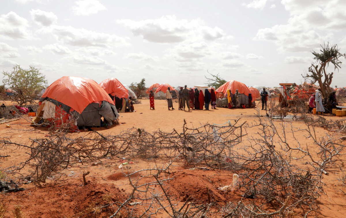 Σομαλία: 800.000 ξεριζωμένοι εξαιτίας της ξηρασίας – Μεγαλώνει ο κίνδυνος λιμού