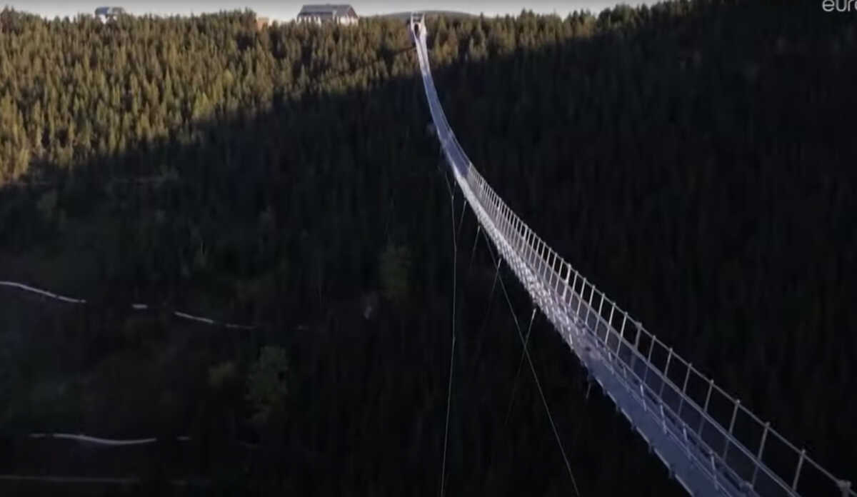 Τσεχία: Ολοκληρώθηκε η Sky Bridge 721 μεγαλύτερη κρεμαστή πεζογέφυρα στον κόσμο