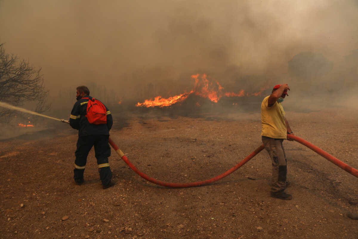 Εικόνες αποκάλυψης στη Λέσβο – Κάηκαν σπίτια και επιχειρήσεις – Βίντεο