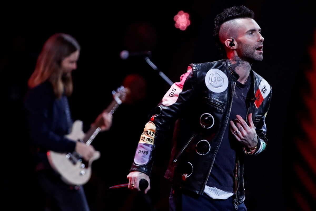 Αφίσα των Maroon 5 προκάλεσε οργή στη Νότια Κορέα