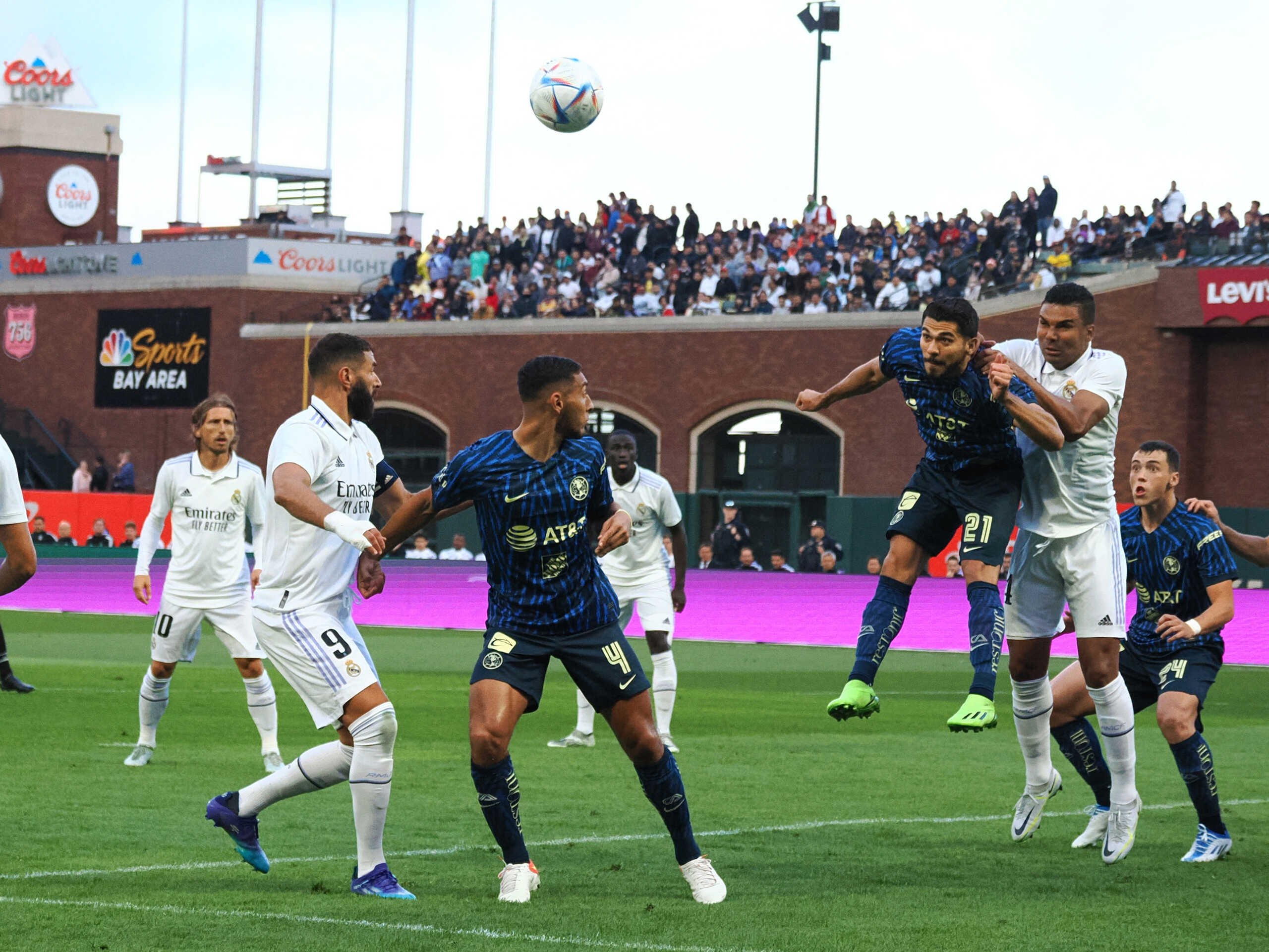 Jul 26, 2022; San Francisco, California, USA; Club America forward Henry Martin (21) receives the corner kick against Real Madrid midfielder Carlos Henrique Casemiro (14) during the first half at Oracle Park.  Mandatory Credit: Kelley L Cox-USA TODAY Sports