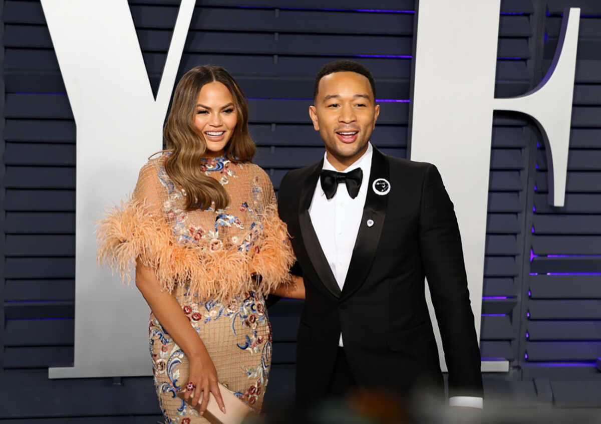 Η Chrissy Teigen και ο John Legend έγιναν 4η φορά γονείς