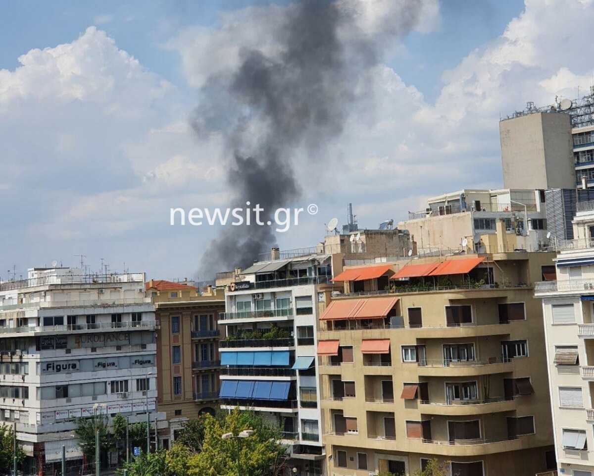 Φωτιά σε διαμέρισμα στο κέντρο της Αθήνας – Ορατός ο καπνός από πολλά σημεία της πόλης