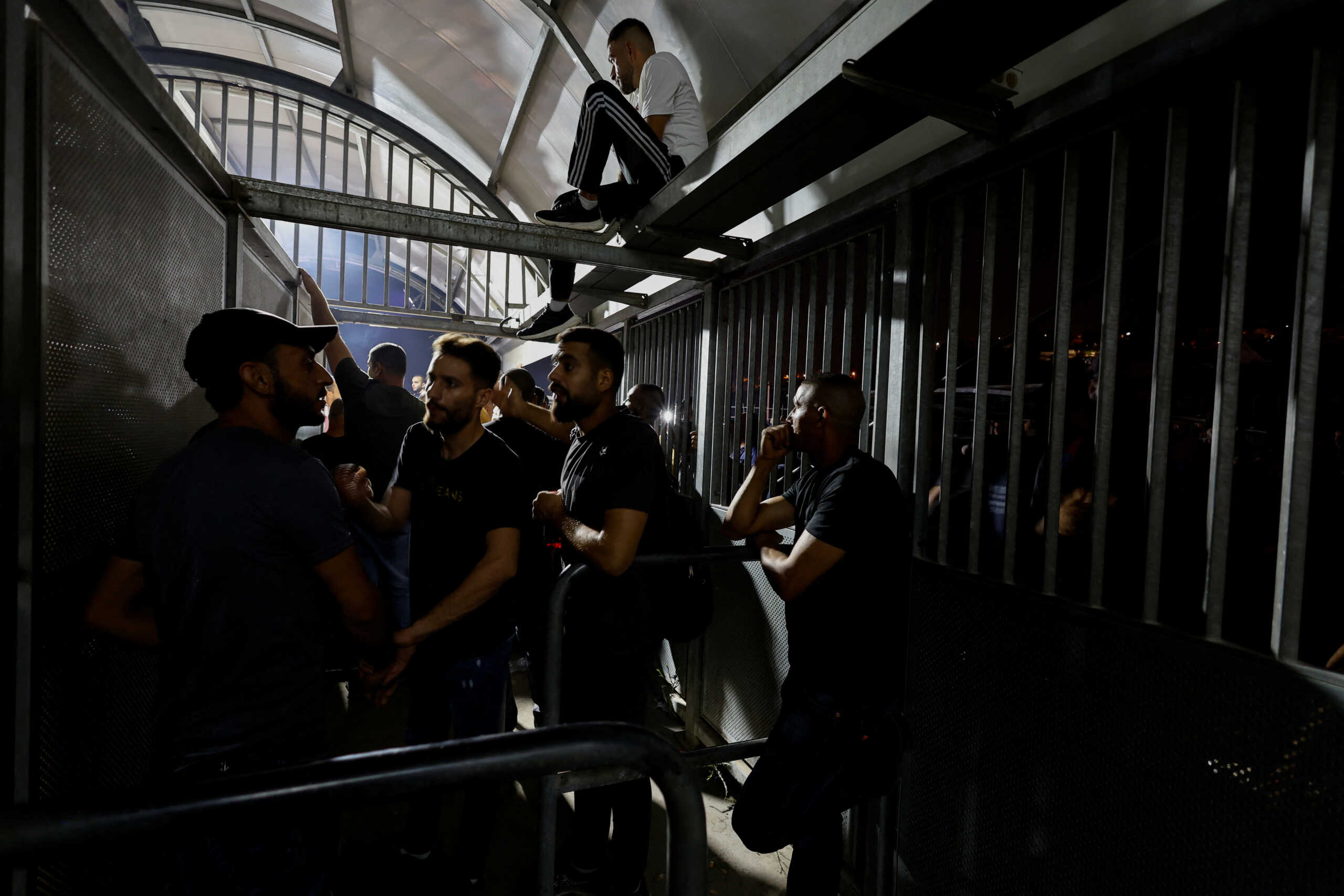 Σε απεργία χιλιάδες Παλαιστίνιοι που εργάζονται στο Ισραήλ για να μην μπαίνουν οι μισθοί τους σε τράπεζα