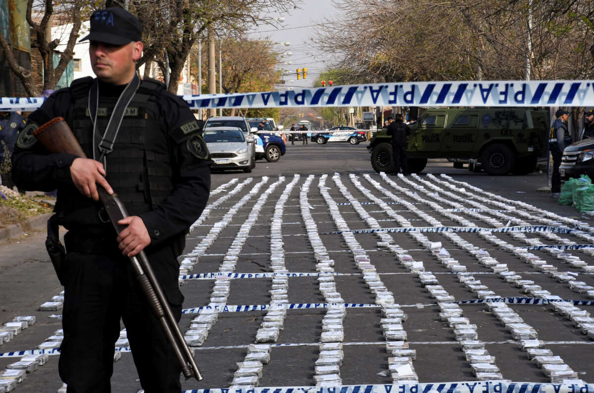 Αργεντινή: Είχαν κρύψει 1,6 τόνο κοκαΐνη σε σακιά με ζωοτροφή