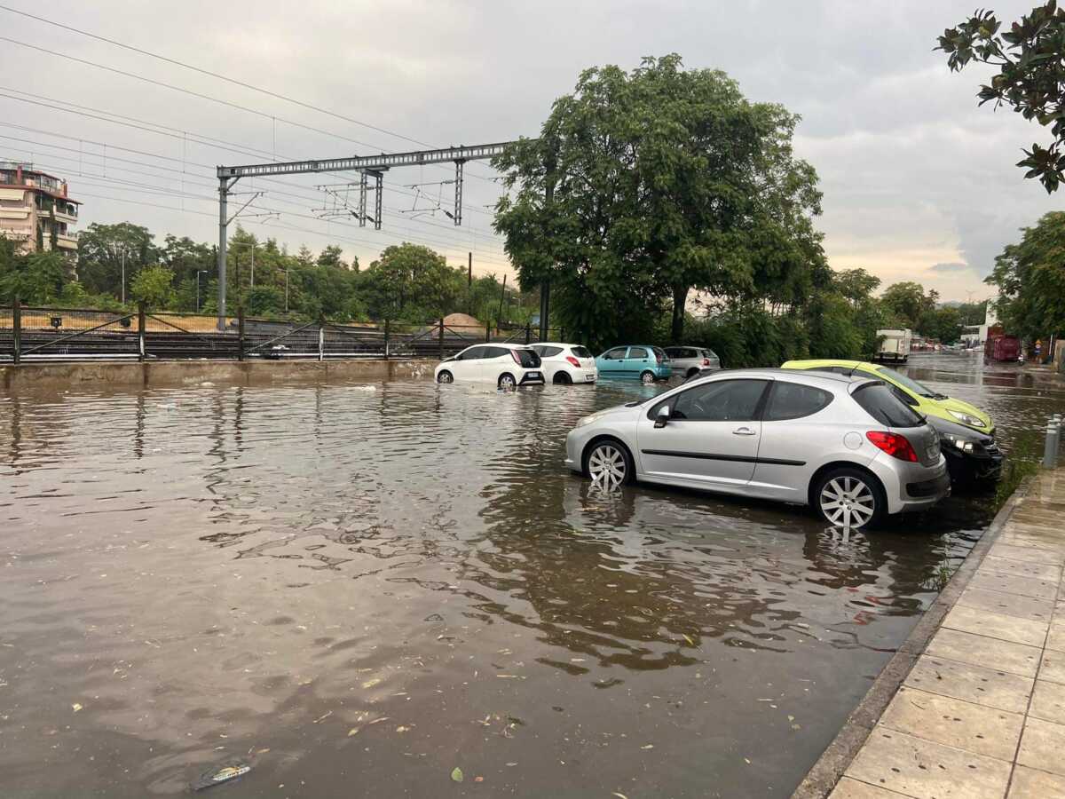 Καιρός: Κακοκαιρία σε μεγάλο μέρος της χώρας – Πλημμυρισμένοι δρόμοι και προβλήματα