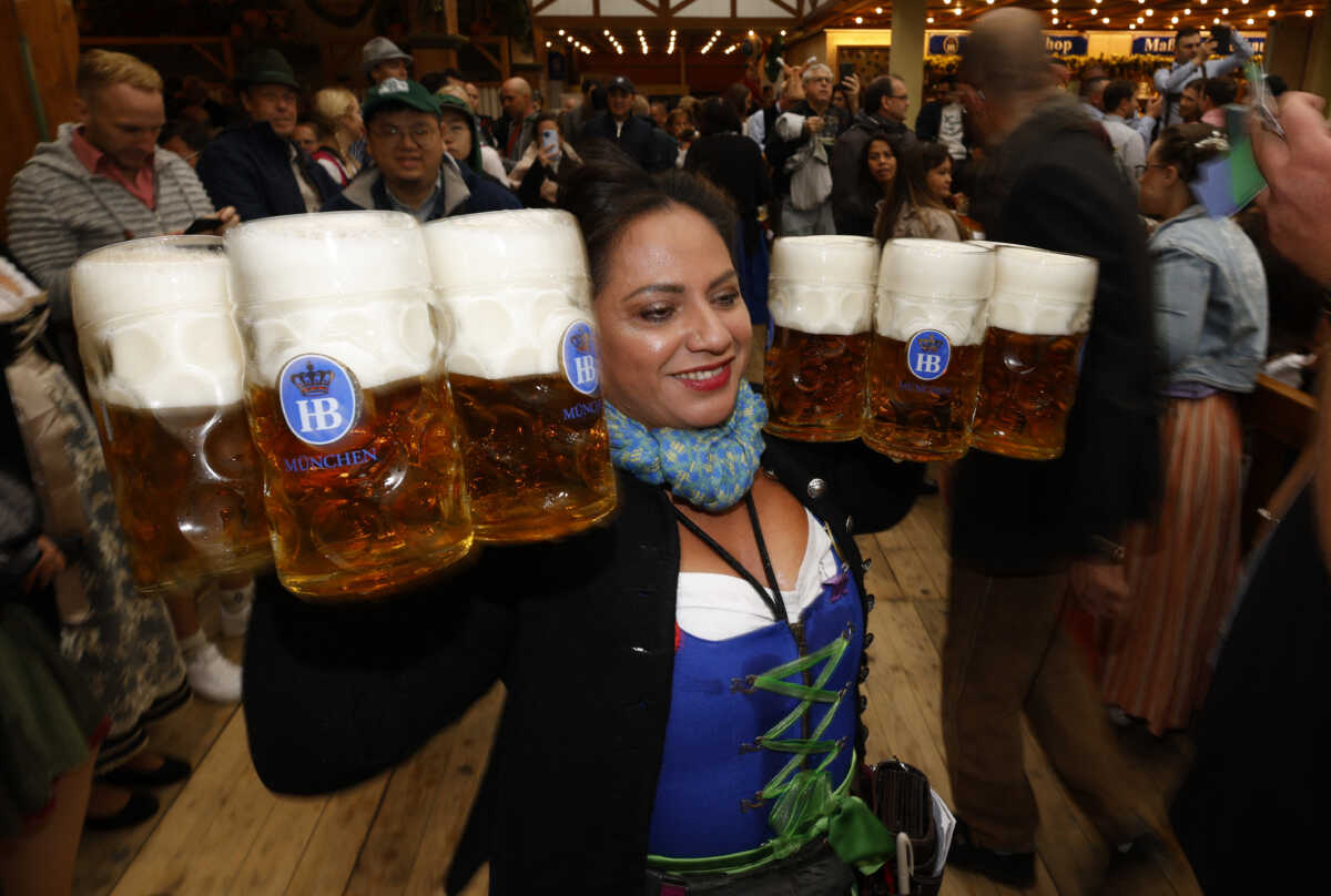 Γερμανία: Επέστρεψε μετά από δύο χρόνια το Oktoberfest, το μεγαλύτερο φεστιβάλ μπύρας στον κόσμο