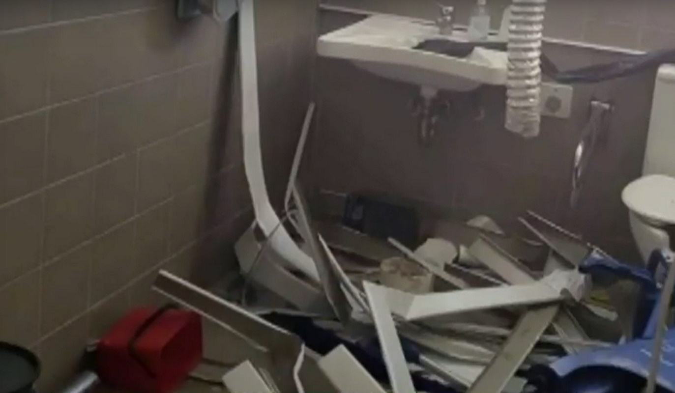 Πάνος Αργιανίδης: Διαλυμένη η τουαλέτα που είχε κλειδωθεί – Το θέαμα που αντίκρισε η αστυνομία