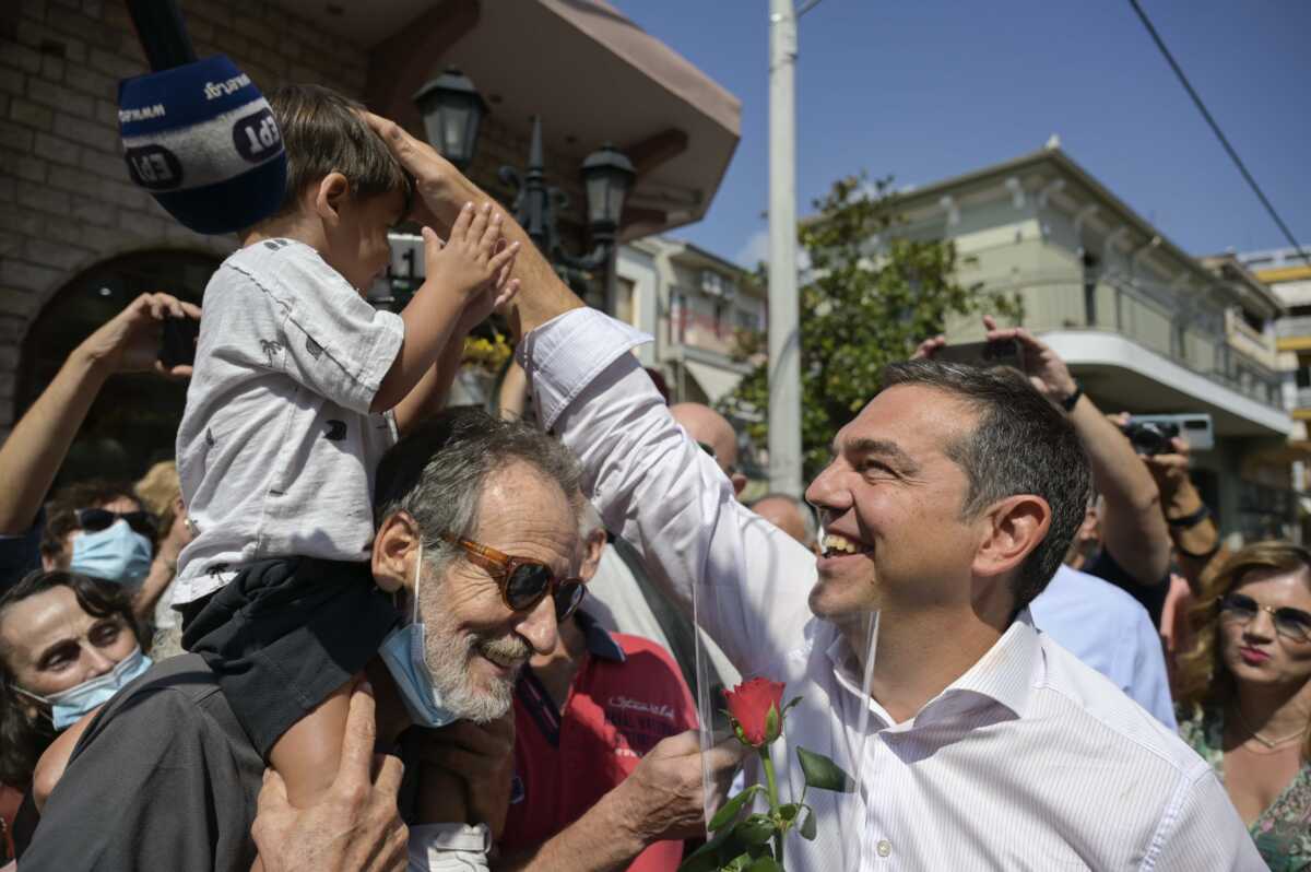 Τσίπρας: Ο κ. Μητσοτάκης ακούει τις συνομιλίες των αντιπάλων του αλλά όχι την απόγνωση της κοινωνίας