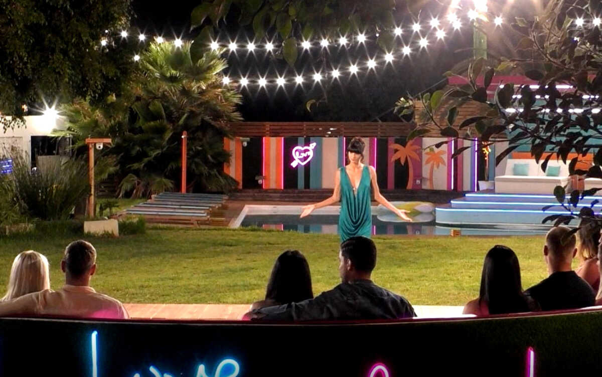 Love Island: Οι singles παίρνουν το παιχνίδι στα χέρια τους και επιλέγουν ταίρι