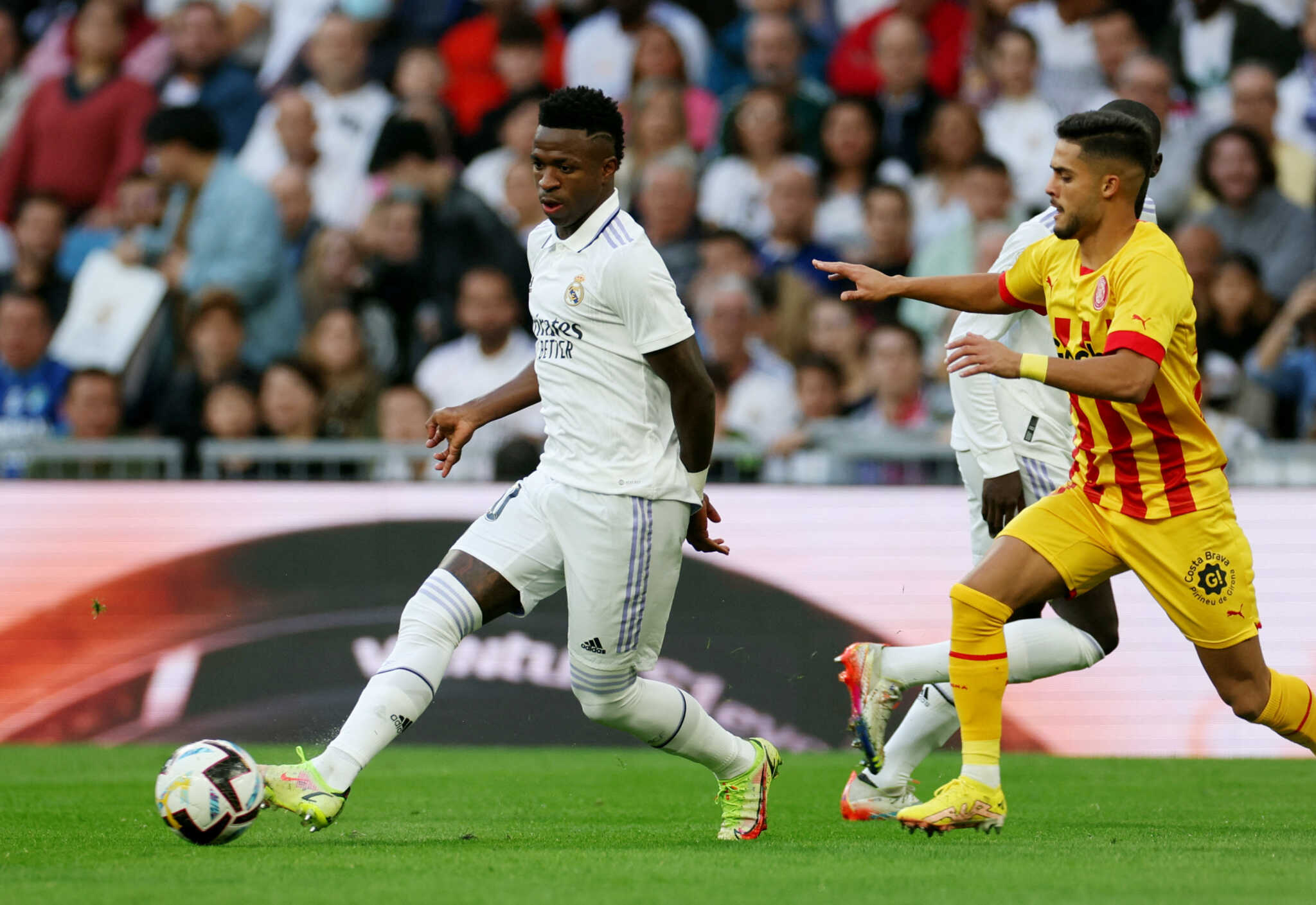 Реал мадрид жирона канал. Реал Мадрид Жирона. Винисиус Жирона. Жирона Реал 4-0. Real Madrid vs Girona.