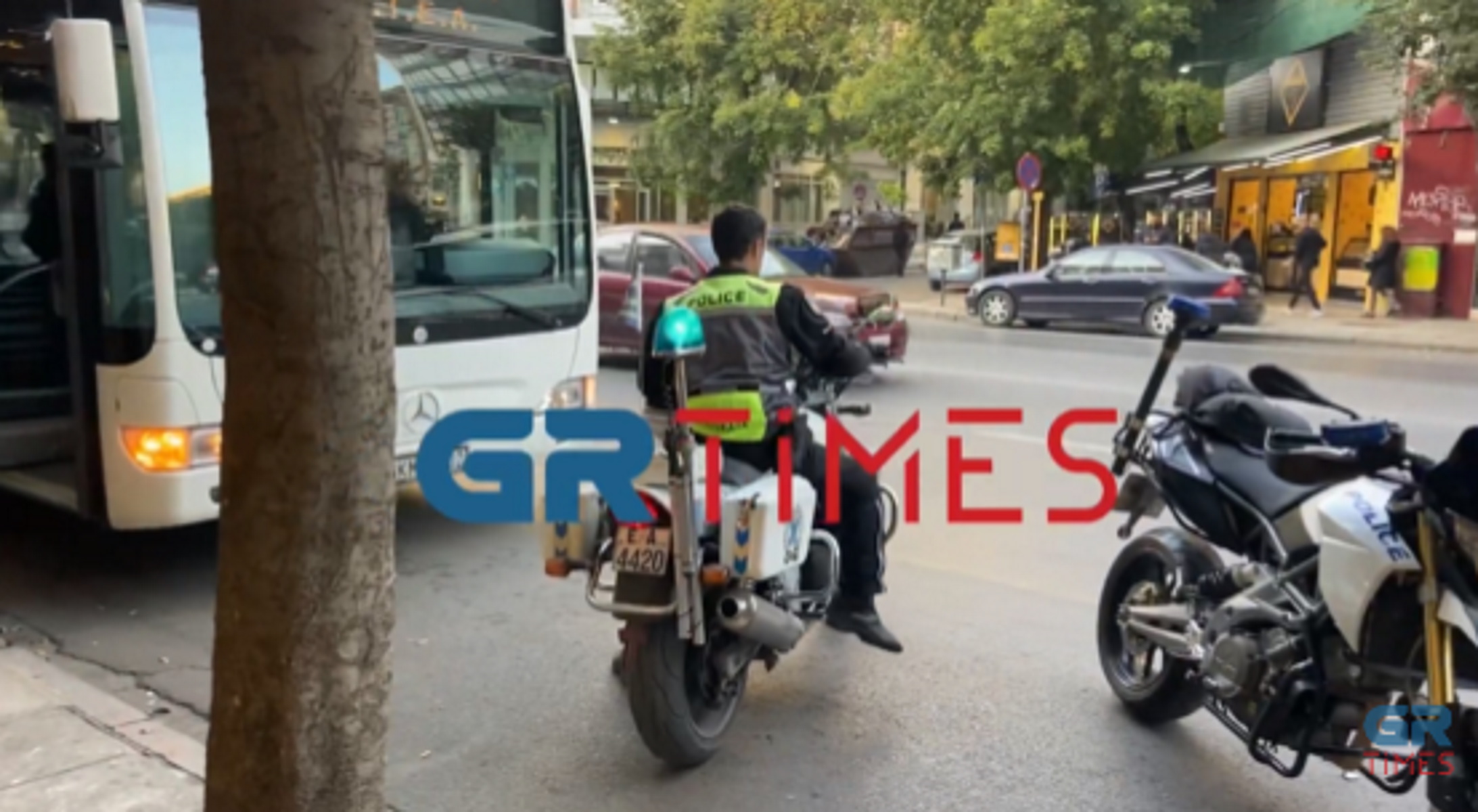 Θεσσαλονίκη: Χτύπησε μητέρα με παιδί στην αγκαλιά – Σοκαριστικές σκηνές σε αστικό λεωφορείο