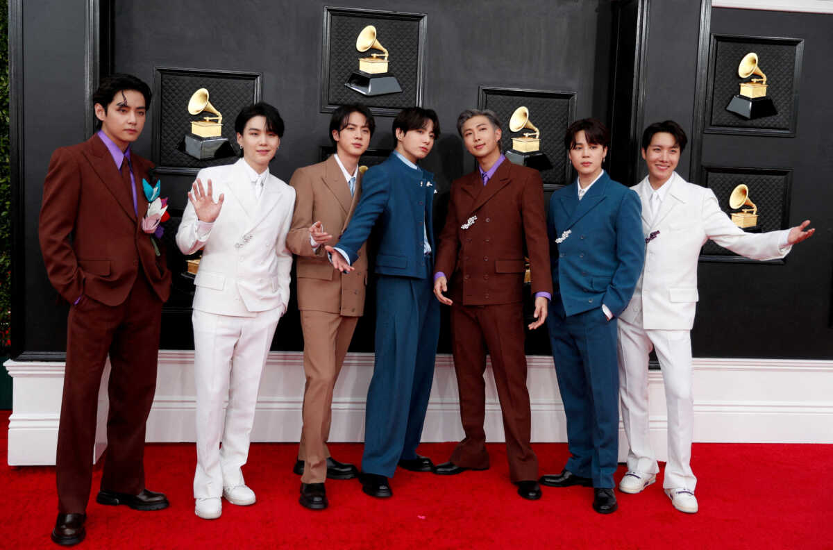 BTS: Διαλύεται το K-Pop συγκρότημα για να πάνε στρατό τα μέλη του