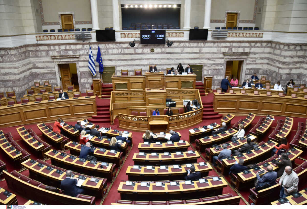 ΣΥΡΙΖΑ και ΠΑΣΟΚ για EURACTIV και «παρακολουθήσεις Κύρτσου, Τέλλογλου» – «Μητσοτάκης, Ντογιάκος να πάρουν θέση»