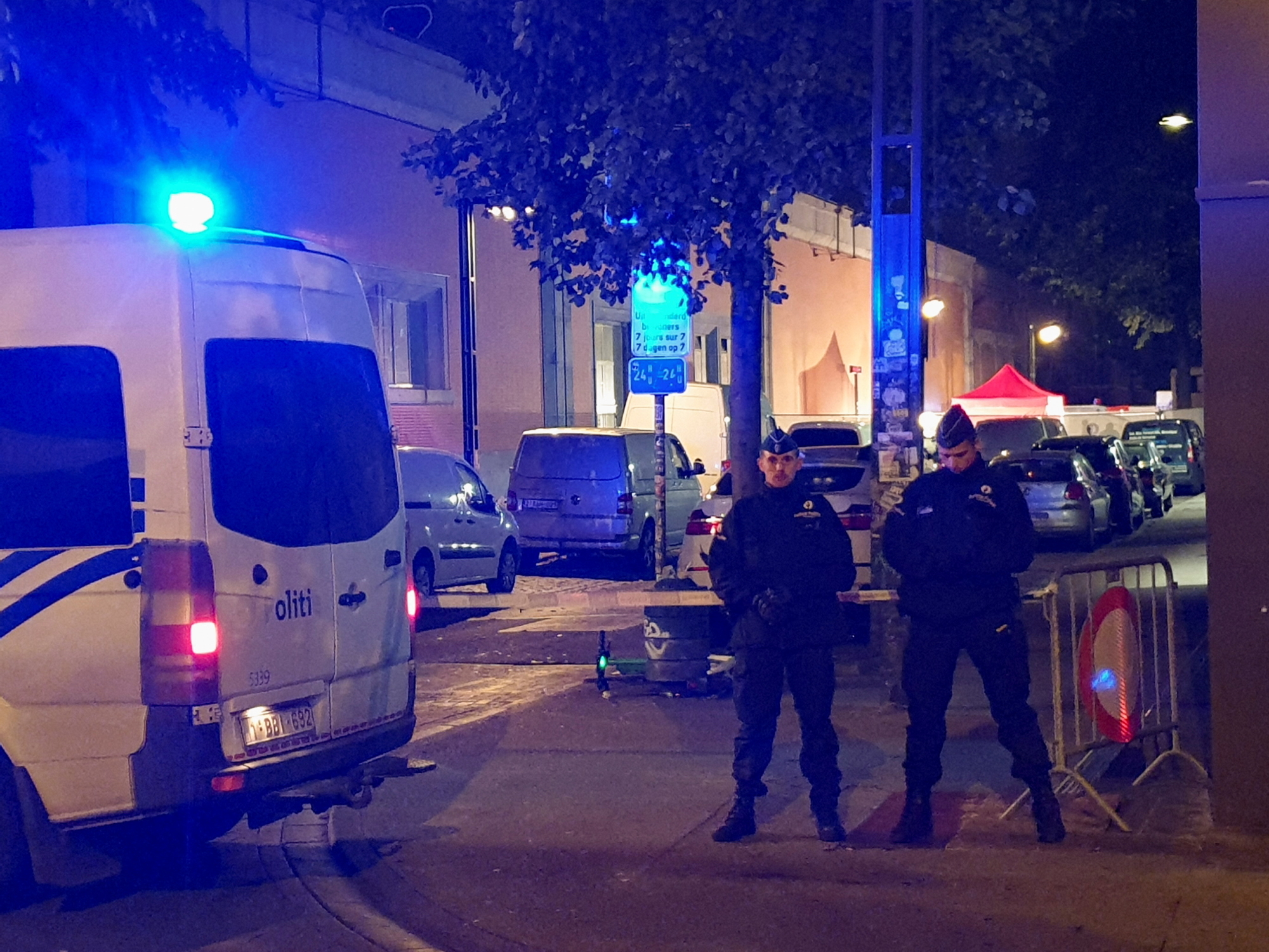 Βρυξέλλες: Έτσι έγινε η επίθεση με τον νεκρό αστυνομικό – Στο νοσοκομείο ο δράστης