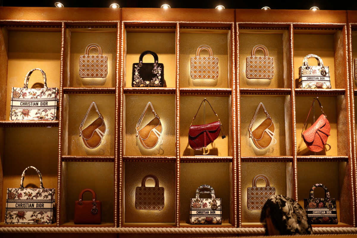Πριγκίπισσα Νταϊάνα: O οίκος Dior λανσάρει ξανά την αγαπημένη της τσάντα, «Lady Dior»