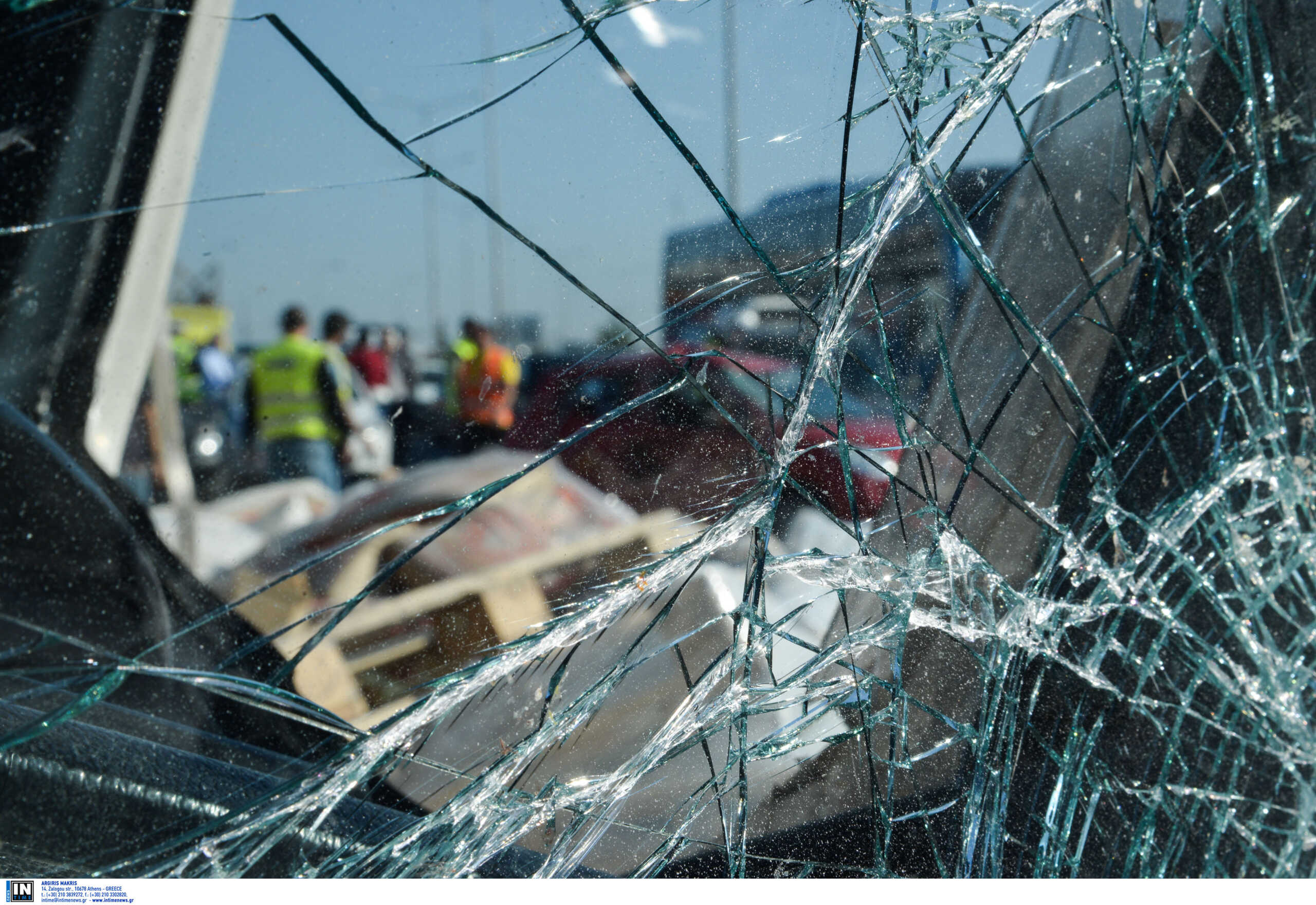 Θεσσαλονίκη: Τροχαίο με νεκρό οδηγό αυτοκινήτου που διαλύθηκε σε τοίχο