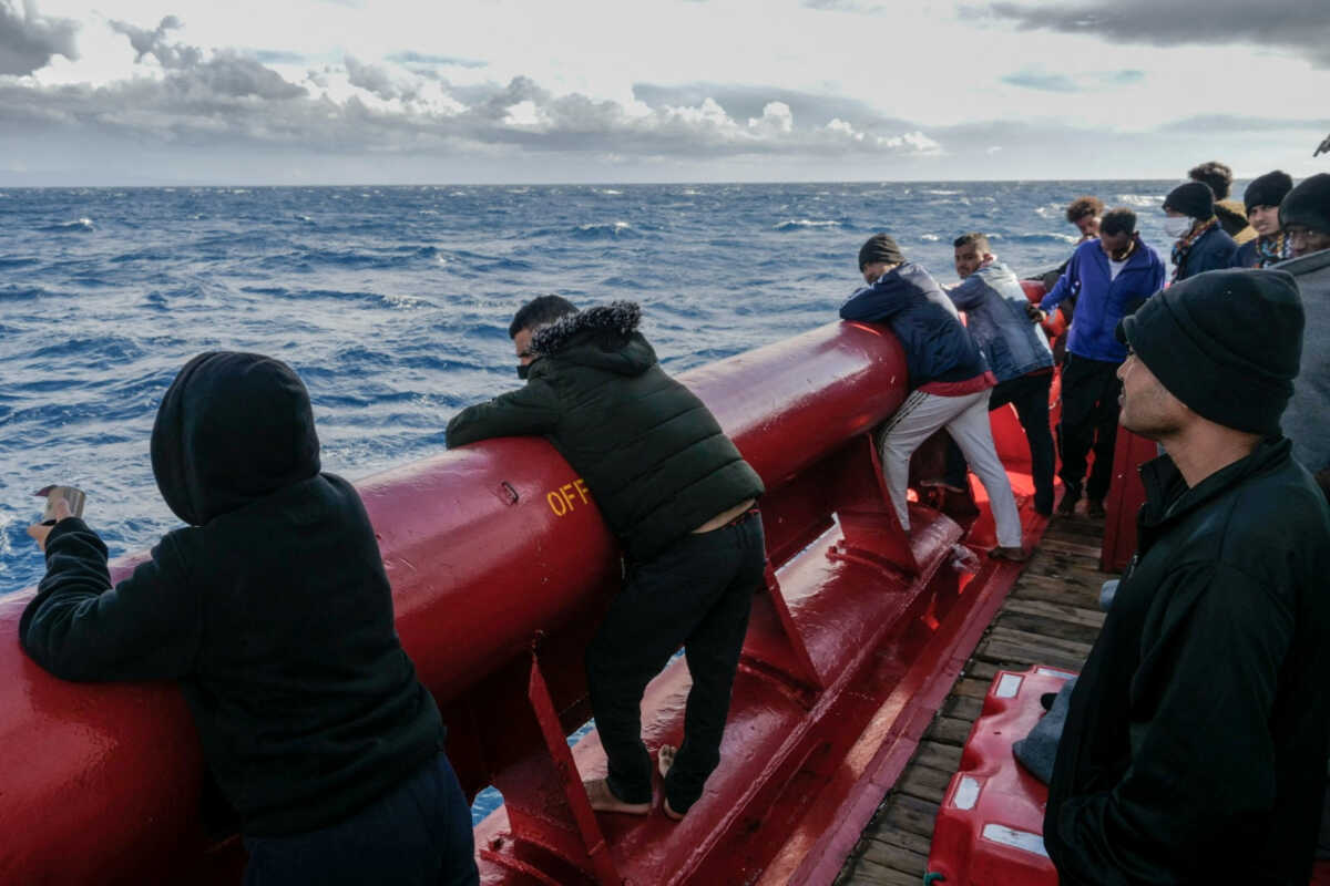 Γαλλία: Φτάνει αύριο στην Τουλόν το Ocean Viking με 231 μετανάστες – «Απαράδεκτη η συμπεριφορά της Ιταλίας»