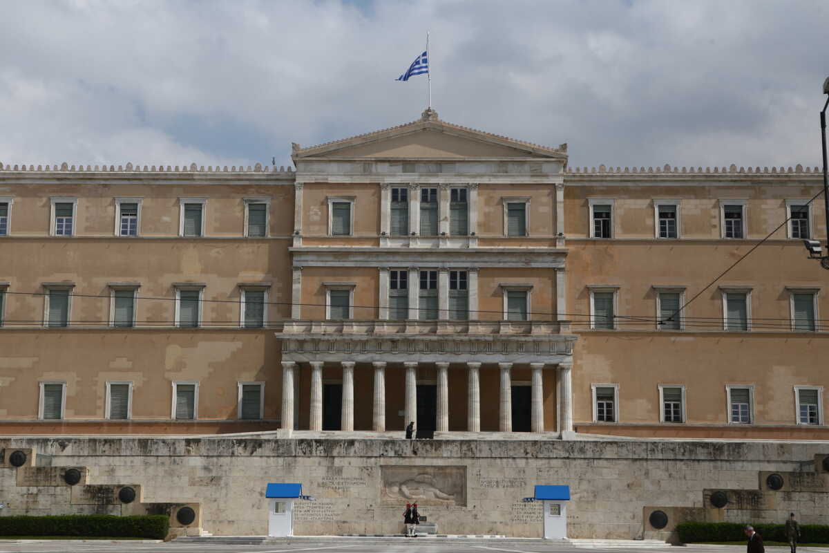 Bloomberg για Scope Ratings: «Η Ελλάδα επέστρεψε στην ελίτ της επενδυτικής βαθμίδας»