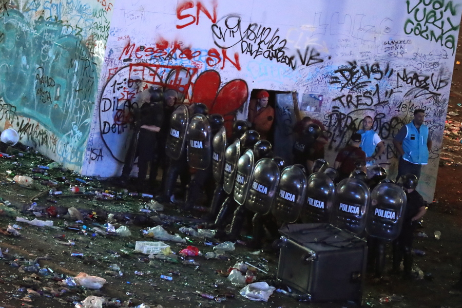 Αργεντινή: Συγκρούσεις με 31 τραυματίες στο Μπουένος Άιρες κατά την υποδοχή των θριαμβευτών του Μουντιάλ