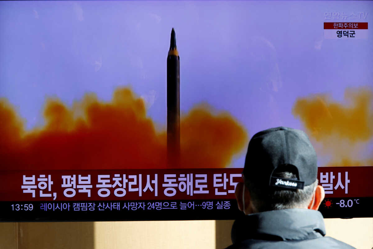 Νότια Κορέα: Η Βόρεια Κορέα εκτόξευσε δυο βαλλιστικούς πυραύλους μέσου βεληνεκούς