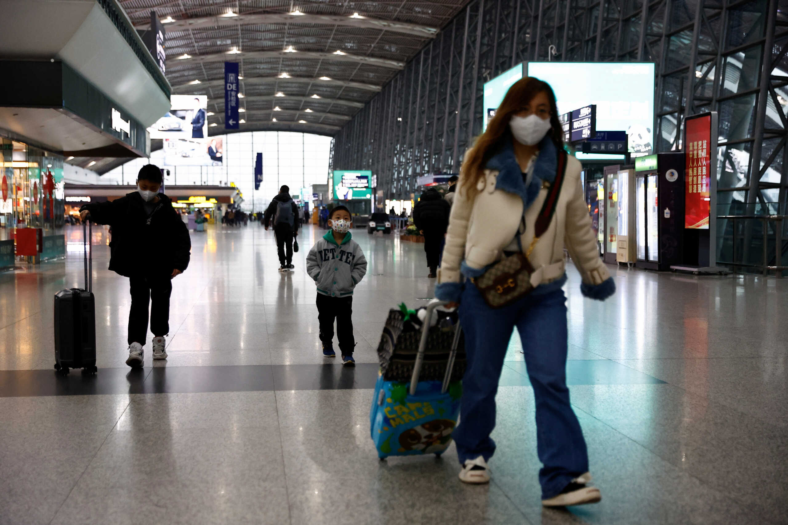Κορονοϊός: Και η Γαλλία επιβάλλει αρνητικό τεστ στους ταξιδιώτες από την Κίνα
